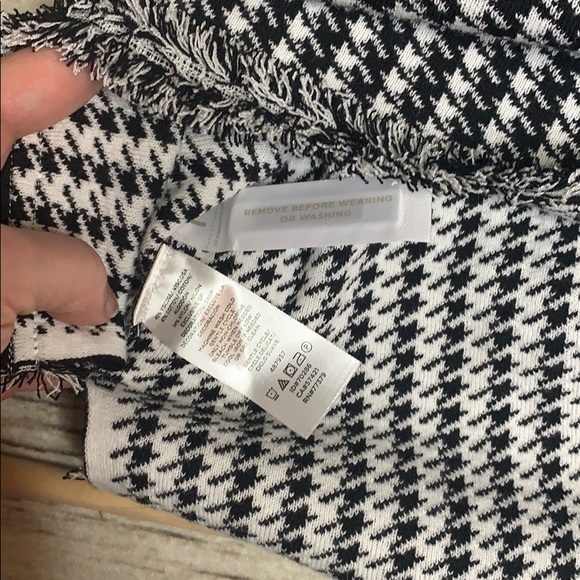 Ann Taylor ladies houndstooth year round sweater - Picture 4 of 4